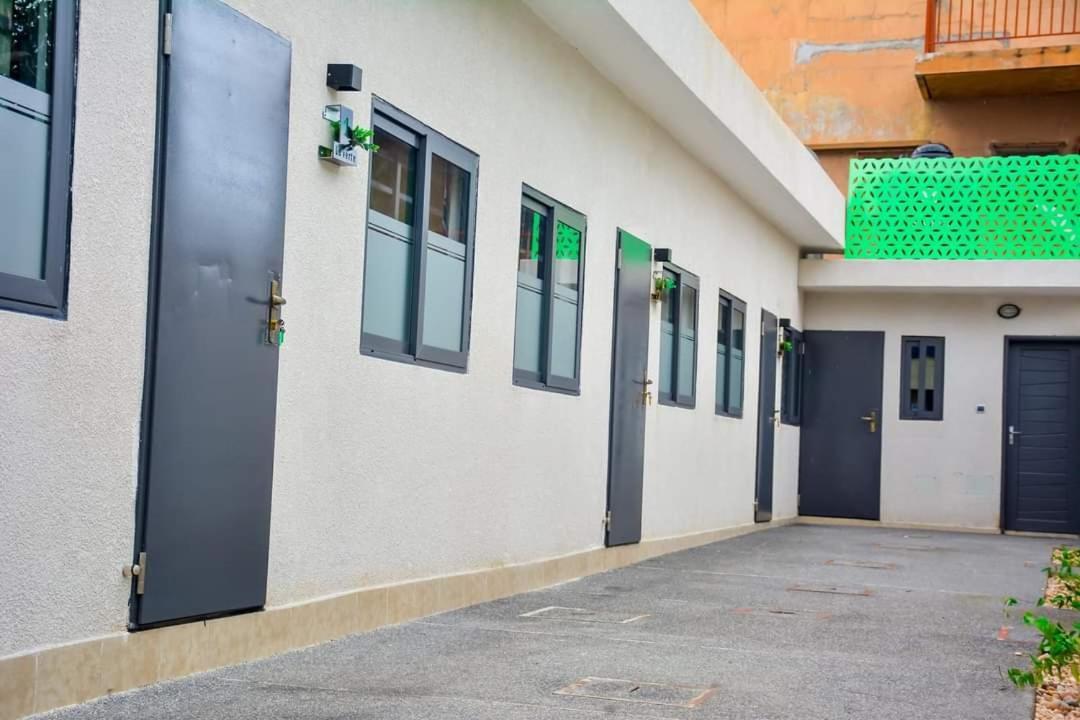 Klik Klak Appart Hotel Cotonou Exterior foto