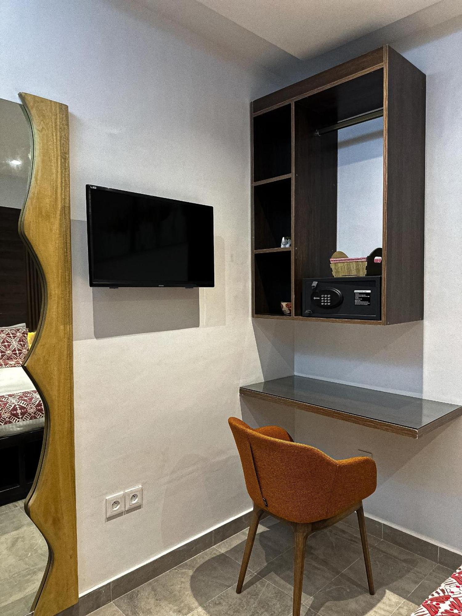 Klik Klak Appart Hotel Cotonou Exterior foto
